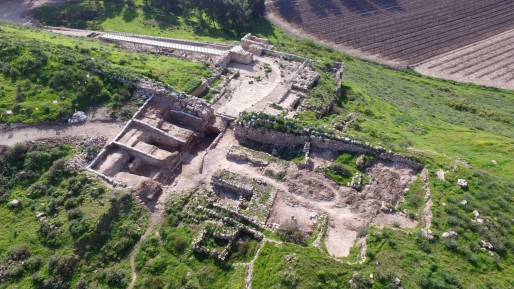 צילום: גיא פיטוסי, רשות העתיקות תגלית חשובה: 'מקדש שער' מתקופת בית ראשון נחשף בחפירות בתל לכיש