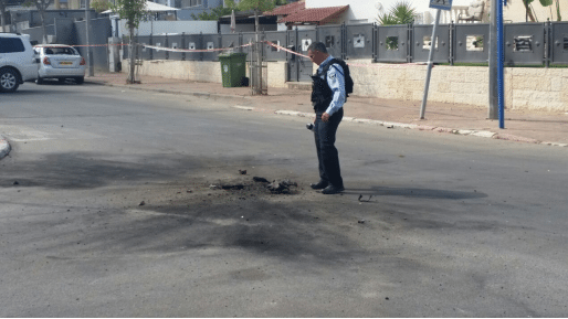 צילום: בועז צברי נפגעי חרדה לאחר נפילת רקטה בשדרות