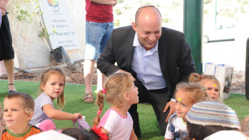 צילום: חורחה נובומינסקי בנט חנך גן בעתניאל: ״התושבים בחרו להמשיך לחיות״