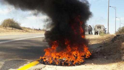 צילום: מועצה אזורית שער הנגב בדואים השליכו אבנים והבעירו צמיגים בכפר ביר הדאג'