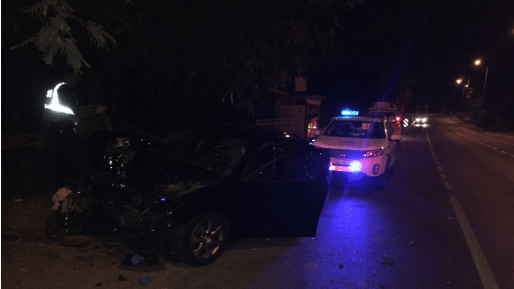 צילום: דוברות המשטרה הרוג כתוצאה מהתנגשות רכב בעץ בכניסה לביצרון