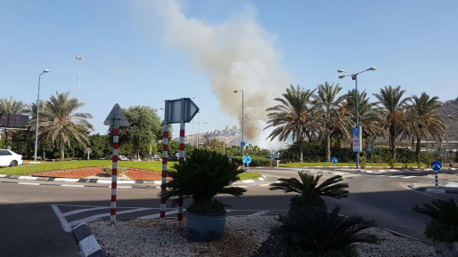 צילום: יוסי שקל צפו: שריפה פרצה במתחם מת״ם בחיפה – חשודה נעצרה