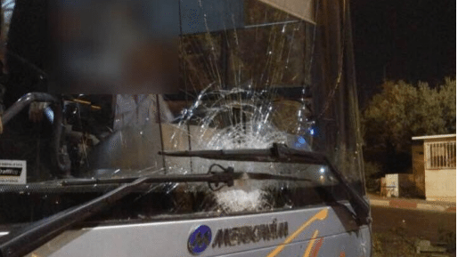 צילום: רפאל בניטה פיגועי אבנים: נזק לאוטובוסים בצומת גינתון ובעוקף חוסאן