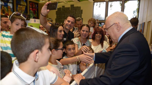 צילום: רועי ברקוביץ', לע״מ אלפים הגיעו לסוכת הנשיא בירושלים