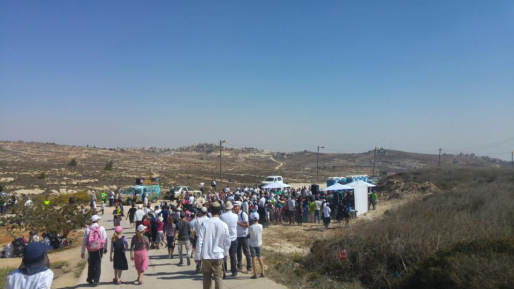 צילום: חדשות 0404 אלפים הגיעו לחזק את עמונה: ״עם ישראל לא מוכן להרס ישובים״