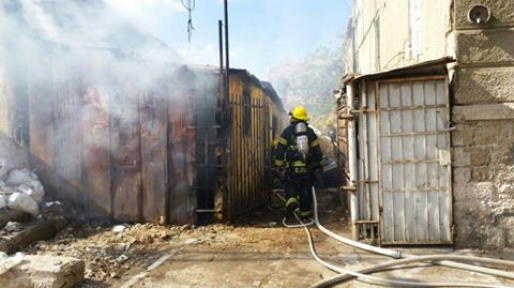 צילום: דוברות כב אסבסט עלה באש בשריפת מחסן בחיפה