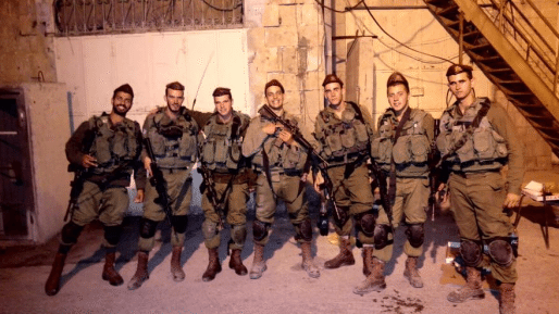צילום: חדשות 0404 צפו: לוחמי הצנחנים ולוחמים בודדים זוכים לחיבוק חם