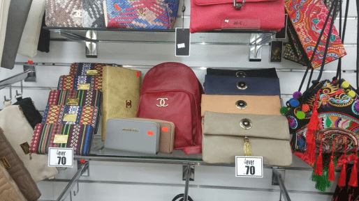 צילום: דוברות המשטרה המשטרה תפסה עשרות מותגים מזוייפים בחנות אופנה בעפולה