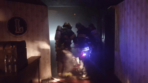 צילום: דוברות כב כבאים השתלטו על שריפה שפרצה במועדון בצ'ק פוסט