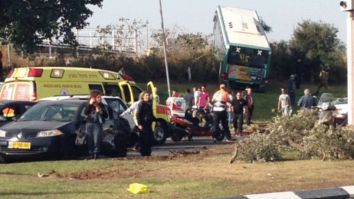 צילום: איחוד הצלה כ-33 נפגעים בתאונה עם מעורבות אוטובוס סמוך לצומת חולון