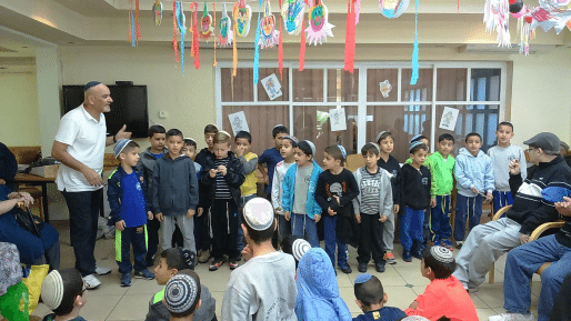 צילום: עיריית בית שאן ילדי בית שאן מחממים ומשמחים את לב הקשישים בעיר