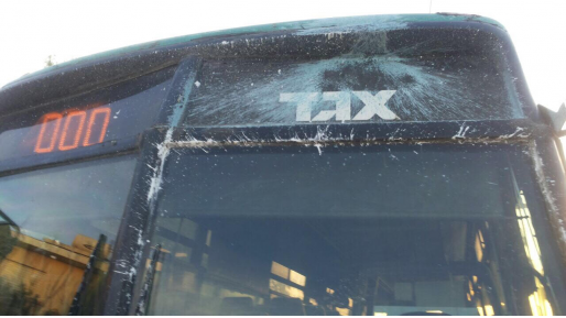צילום: חדשות 0404 נזק לאוטובוס מבקבוק צבע שזרקו ערבים סמוך לאל ערוב