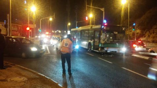 צילום: איחוד הצלה רוכב קטנוע נפצע בתאונה בכביש דורי בחיפה