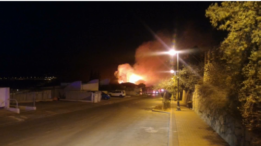 צילום: 0404 בתים נוספים עלו באש בזכרון – לוחמי מג״ב פינוי תושבים