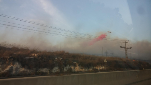 כביש 443 נחסם בעקבות שריפה ונפתח לאחר שהשריפה התפשטה למודיעין