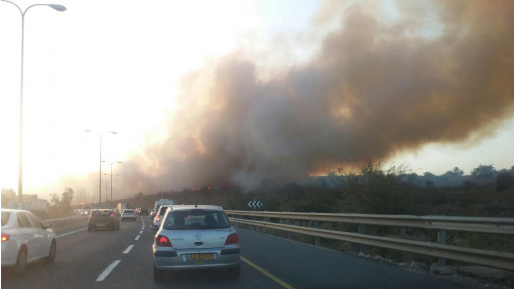 צילום: פ.א.י תושבים במודיעין נדרשו להסתגר בבתים – השריפה מתפשטת