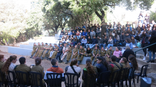 צילום: דוברות קריית טבעון בוגרים מדברים מהשטח