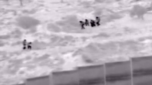 צילום: דובר צה צפו: לוחמינו יוצאים מהמארב ועוצרים מחבל עם בקבוק תבערה בידו