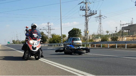 צילום: שלומי מרצ'ביאק תיעוד מבצעי מד רוכב אופנוע החליק בת"א ונחבל בראשו – מצבו בינוני