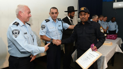 צילום: דוברות המשטרה 21 בני העדה האתיופית הוסמכו כמתנדבי יחידות מיוחדות במשטרה