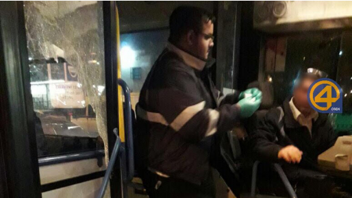 צילום: 0404 צפו: ערבים תקפו אוטובוס בקריית חיים – הנהג נפצע מרסיסי זכוכית