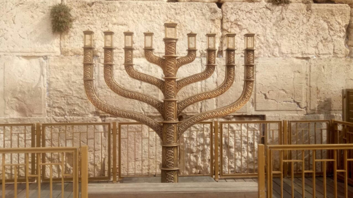 צילום: יהודה בן ברוך במוצ"ש נדליק נר ראשון: כל הלכות החנוכה