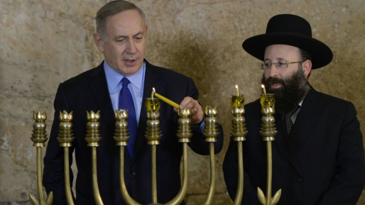 צילום: עמוס בן גרשום, לע״מ נתניהו הדליק נר שני בכותל: ״אין מקום נכון יותר להדליק נר״