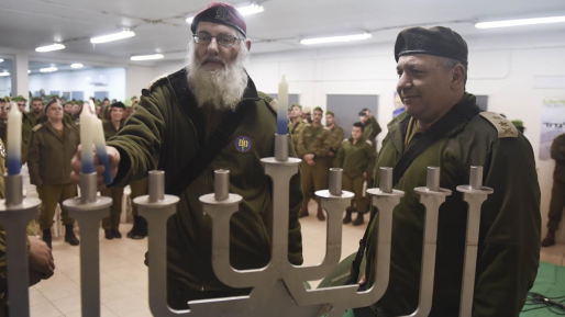 צילום: דובר צה הרמטכ"ל הדליק נרות עם לוחמי הגנת הגבולות