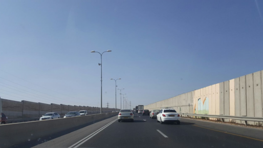 צילום: מוקד 443 נזק לרכב בפיגוע אבנים סמוך לבית חנינה