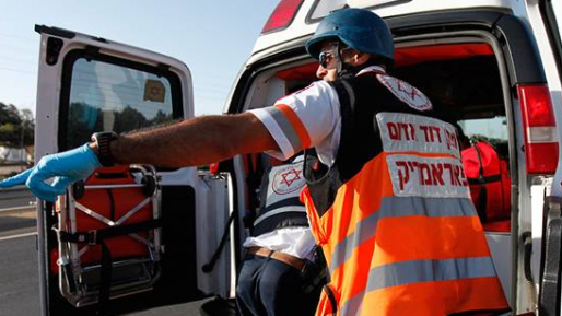 צילום: דוברות מד''א פעולות החייאה בפעוטה שנמצאה מחוסרת הכרה בדירה בפתח תקווה