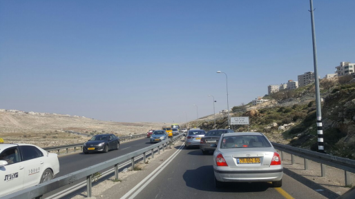 צילום: 0404 אבנים הושלכו לעבר כלי רכב סמוך לחיזמא