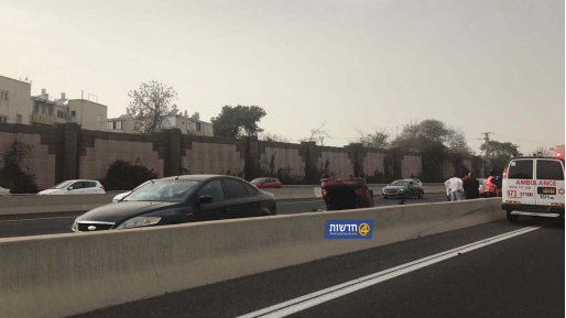 צילום: חדשות 0404 נפגעים בהתהפכות רכב סמוך למחלף נתניה