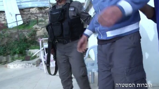 צילום: דוברות המשטרה כוחותינו פשטו על בית המחבל בג'בל מוכבר – 4 מבני משפחתו נעצרו