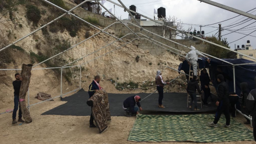 צילום: שלמה מור מתחת לאף של המשטרה: משפחת המחבל הקימה סוכת אבלים