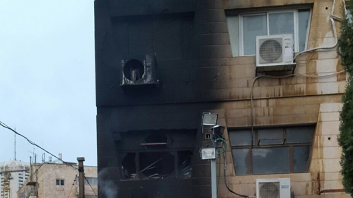 צילום: דוברות כב״ה ירושלים נזק רב לפאב, לבניין ומשרדים בירושלים כתוצאה משריפה
