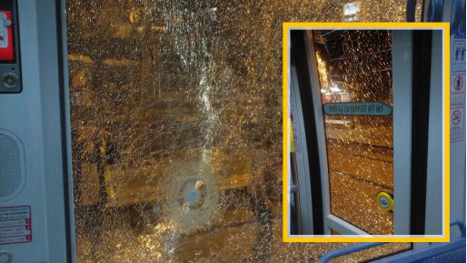 צילום: 0404 נזק לשני קרונות הרכבת הקלה בפיגוע אבנים בשועפט