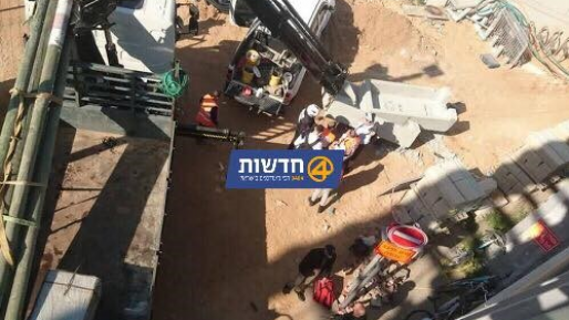 צילום: 0404 פועל נהרג מנפילת בטודנה במתחם סמוך לקריה בתל אביב