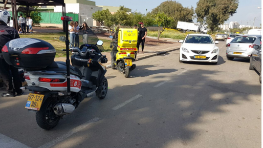 צילום: תיעוד מבצעי מד נער שרכב על אופניים חשמליים נהרג מפגיעת רכב בנתניה