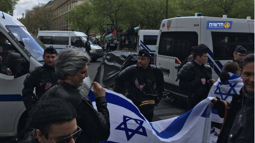 צילום: . צפו: יהודי פריז שרים את "התקווה" מול הפגנת שונאי ישראל