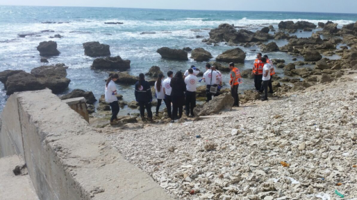 צילום: חופי ברנס גופה אותרה על הסלעים בחוף הסמוך לחוף אולגה