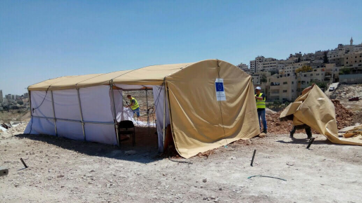 צילום: 0404 המנהל האזרחי החרים מאהל ערבי שנבנה במימון האיחוד האירופי