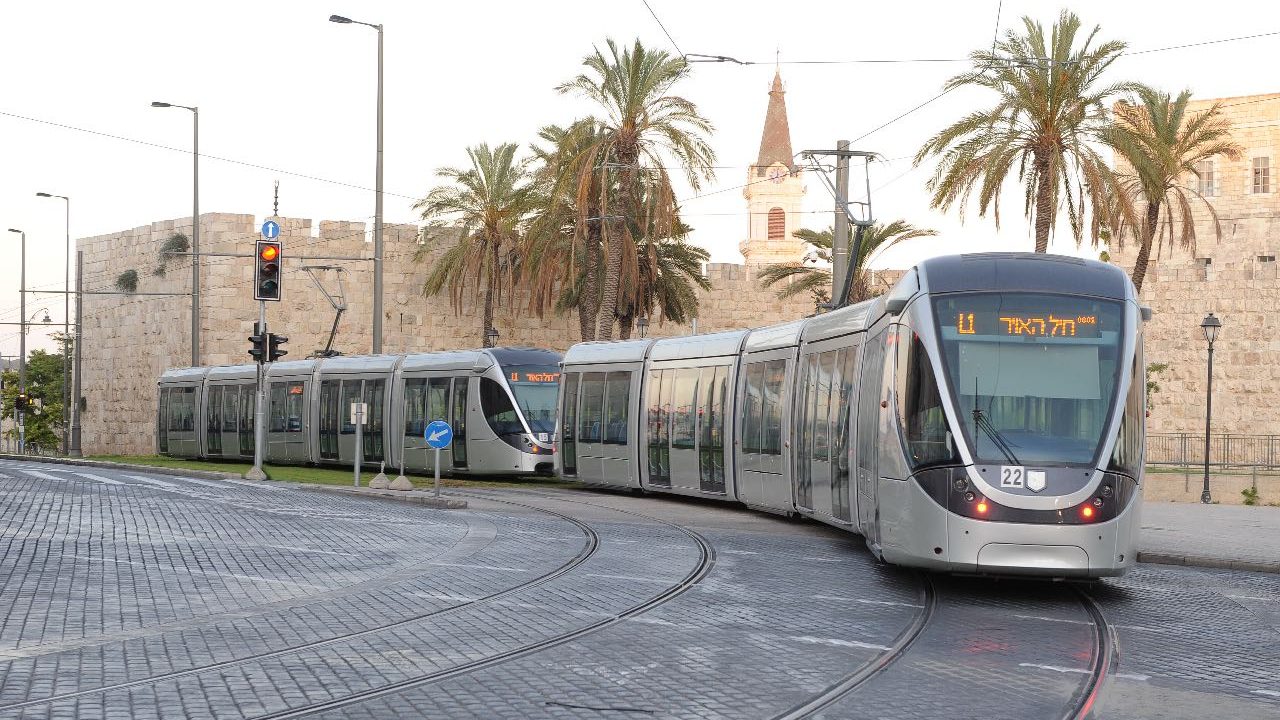 צילום: סיטיפס הרכבת הקלה בירושלים שני ערבים כבני 14 נעצרו לאחר שהשליכו אבנים לעבר הרכבת הקלה בירושלים