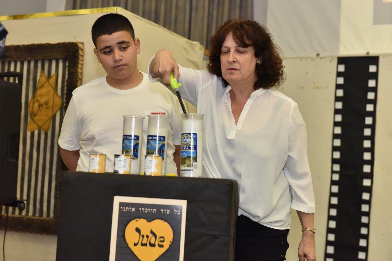 צילום: עיריית קריית אתא נוער קריית אתא למען ניצולי שואה