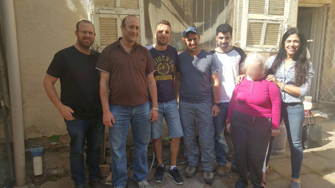 צילום: מועצה אזורית שומרון מדהימים: המילואימניקים שיפצו בית של ניצולי שואה
