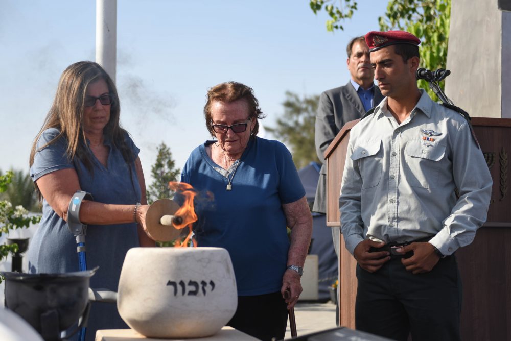 צילום: דובר צה הרמטכ"ל למשפחות בטקס 40 שנה לאסון הנ"ד: "בעבורכם הזמן עצר מלכת"