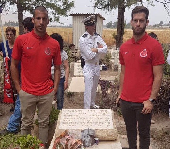 צילום: פייסבוק הפועל ת נציגי הפועל ת"א ביקרו בטקסי הזיכרון ברחבי הארץ