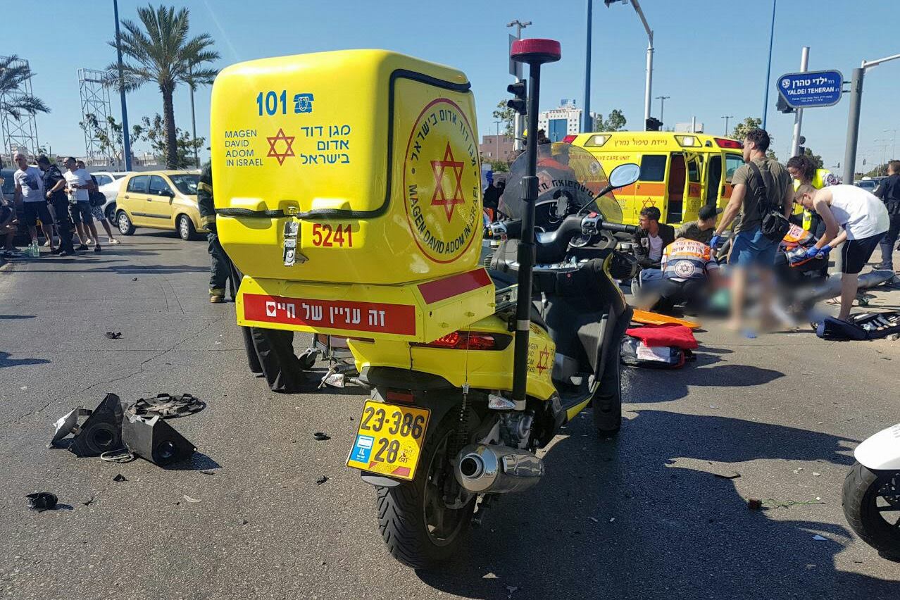 צילום: תיעוד מבצעי מד ארבעה פצועים בתאונת דרכים קשה בראשון לציון