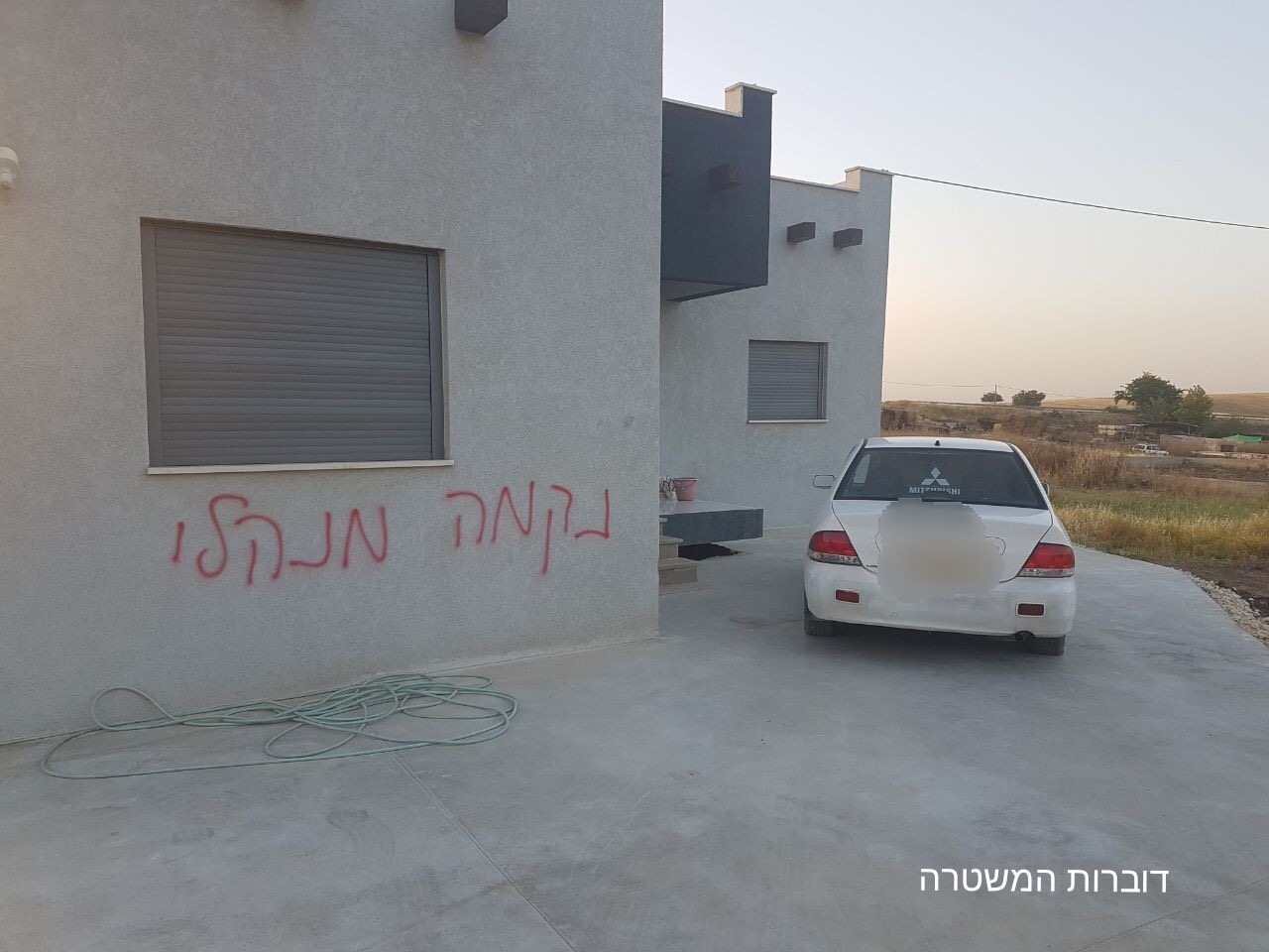 צילום: דוברות המשטרה כתובות "תג מחיר מנהלי" ונזק לצמיגי כלי רכב בכפר נאעורה וליד שועפט