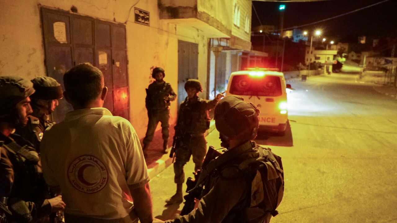 נעצרו שני ערבים, בהם נהג האמבולנס שחסם בחווארה את רכבו של תושב איתמר