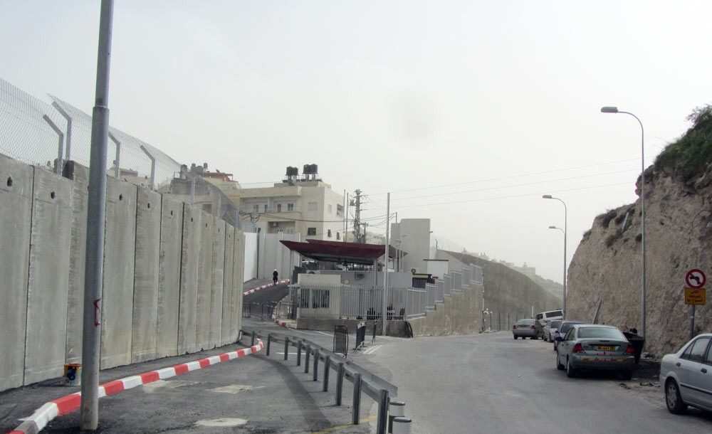 ערבים ירו זיקוקין וזרקו אבנים לעבר כוחותינו במזרח ירושלים